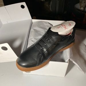 NIB, Kizik Mens shoes, 12 wide, Style: New York